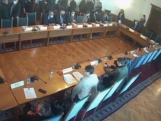 Задължителното лечение при COVID остава в сила