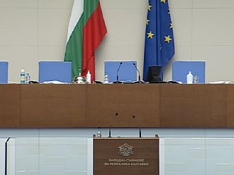 Окончателно: Ще ни карантинират и устно, с SMS или e-mail