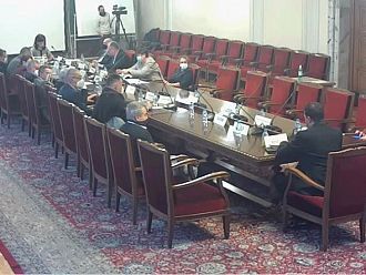 Близо половината от медиците на първа линия са заявили желание да се ваксинират