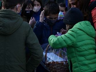 Синът на д-р Мондешки: Татко много ми липсва, но се радвам, че лекува болните от вируса