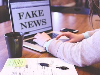 Facebook свали фалшиви новини за ваксинациите срещу COVID-19 в Израел