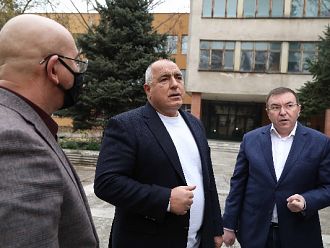 Борисов: Правителството разработва програма за осигуряване на лекари и сестри в страната