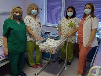 Дарение от 10 медицински легла за новородени получи УМБАЛ „Св. Георги“