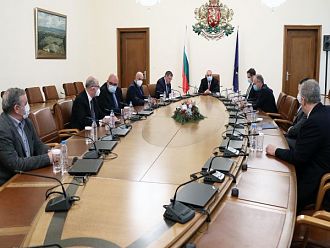 Постигнат е траен ефект от противоепидемичните мерки, отчитат властите