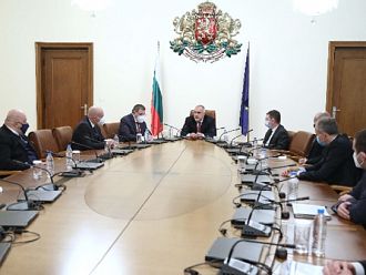 Мерките остават до края на януари