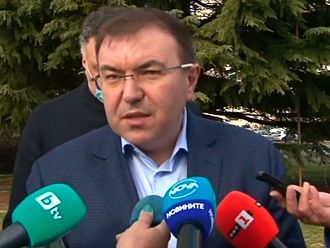 Министърът: Няма да бъде нарушен ваксинационния план заради намалените доставки на „АстраЗенека“