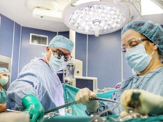 Екипи на ВМА и „Пирогов” оперираха 11-месечно бебе с рядък тумор