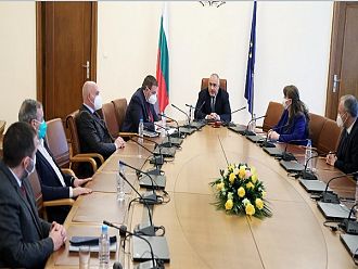 Министър Ангелов: Създаваме електронен регистър на желаещите да се ваксинират (обновена)