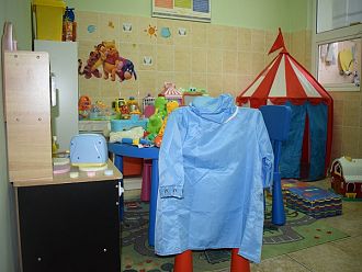 Българи в Англия дариха детски кът на МБАЛ-Пазарджик