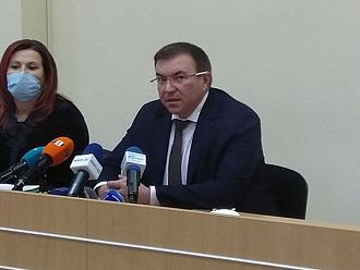 Здравният министър: Следим внимателно ситуацията, но хората не са затворници