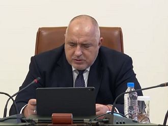 Поръчваме допълнително над 3 милиона дози РНК ваксини срещу COVID-19