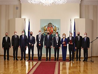 Президентът връчи висши държавни отличия на трима лекари