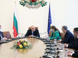 Чакаме още 240 000 дози ваксини до края на месеца