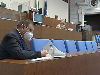 Министърът: Ваксинираните и преболедувалите са преносители на вируса