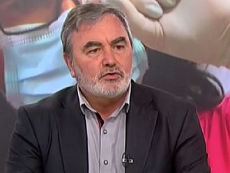 Доц. Кунчев: Имунизираме по 10-15 000 души на ден