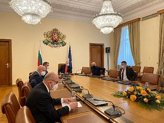 Борисов: Масовото ваксиниране няма да позволи на COVID-вълната да се вдига повече