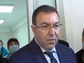 Презапасяване с ваксини в отделни райони засякло МЗ