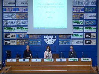 Математици предупредиха: Без ваксини епидемията ще продължи до юни 2022 г.