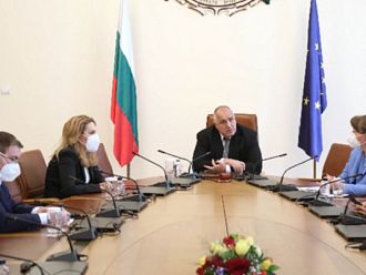 Борисов спря ваксинирането с „Астра Зенека“