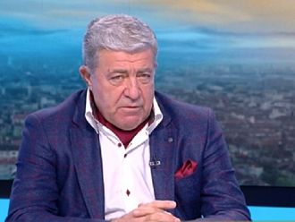 Проф. Начев: Готвим се за най-лошото - цели болници да станат COVID