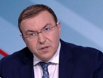 Проф. Ангелов: Няма връзка между ваксинацията и смъртта на 57-годишната жена в Пловдив