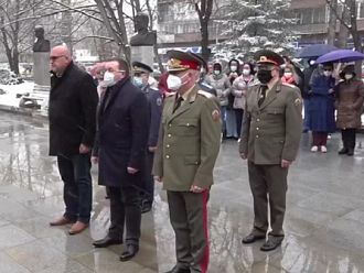 С вой на сирени и едноминутно мълчание медиците почетоха паметта на загиналите си колеги (Обновена)