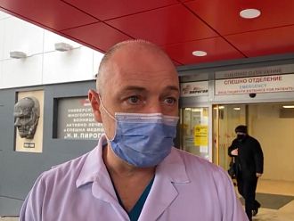 С вой на сирени и едноминутно мълчание медиците почетоха паметта на загиналите си колеги (Обновена)