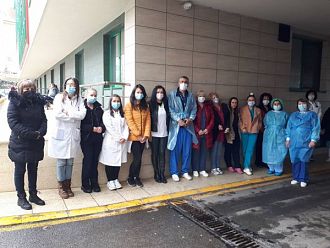 С вой на сирени и едноминутно мълчание медиците почетоха паметта на загиналите си колеги (Обновена)