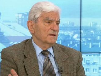 Акад. Петрунов: Не е редно да се смесват два вида ваксини