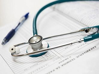 Всеки трети медик в общинските болници – в пенсионна възраст