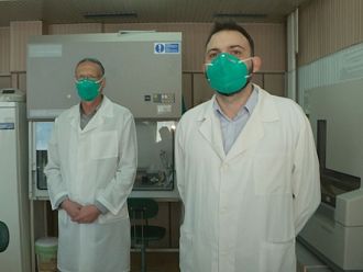 Учени от НЦЗПБ: Няма данни българската мутация на коронавируса да е по-заразна