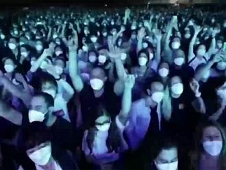 Изследване в Барселона: Концертите са безопасни, ако носим маски