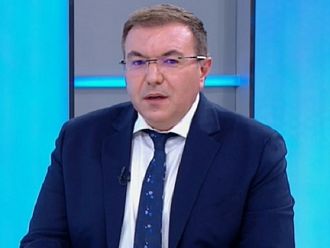 Проф. Ангелов: Има над 500 млн. лв. буфер в бюджета за медиците на първа линия и имунизации