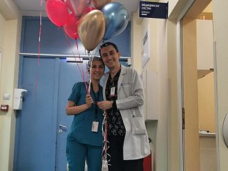 Неврохирург предложи брак на медицинска сестра в операционната на