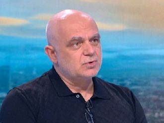 Доц. Атанасов: 99% от 900-те