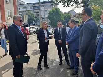 Мобилен пункт-автобус за имунизация срещу COVID заработи в София