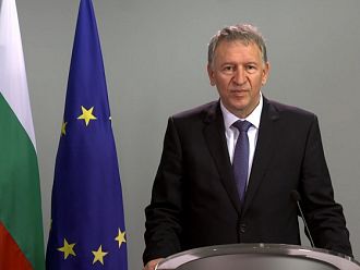 Министърът: Хидроксихлорохинът, купен от предишното правителство, може да бъде бракуван