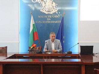 МЗ ще представи цялостен план за противодействие на следваща COVID-вълна