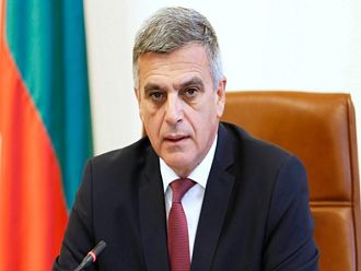 Властта обмисля стимулиране на ваксинацията с ваучери