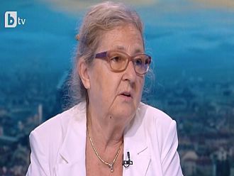 Проф. Мира Кожухарова: Крайно недостатъчен е процентът на ваксинираните лекари и учители