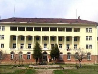 Болница в Перник ще покрива задължения с чугунени радиатори