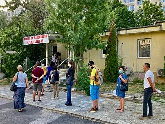 Увеличават се желаещите за ваксина в УМБАЛ