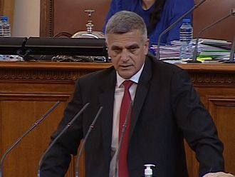 Янев: Управлението на кризата в момента фокусира вниманието към медиците