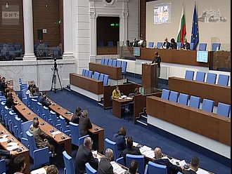 Изслушването на министър Кацаров и проф. Салчев в НС под въпрос