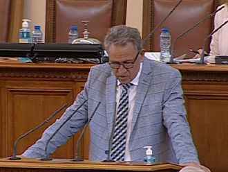 Министър Кацаров: Даряваме ваксини, за да не се налага да ги унищожим