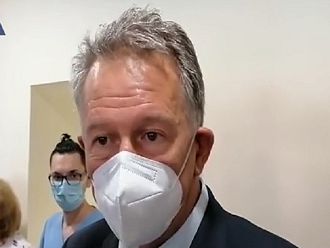 Обмислят новите мерки да не важат за ваксинирани