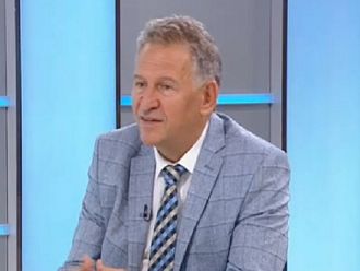 Кацаров: Критичен показател са заетите легла в болниците