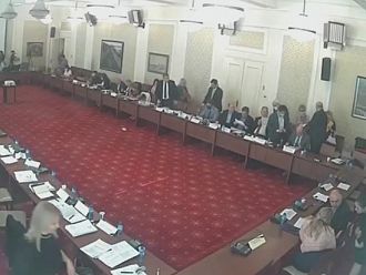 Бюджетната комисия предлага балансиран бюджет за НЗОК с увеличение на разходите по пера