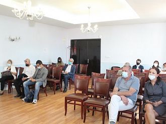 Доц. Хинков: Ние, българите, сме загубили един малък град заради пандемията