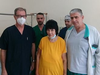 В УМБАЛ „Свети Георги“ спасиха пациентка от адски болки и огромен костен тумор на ръката